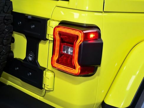 Used 2024 Jeep Wrangler Unlimited Rubicon 392 image 86