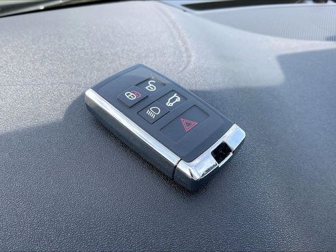 Used 2025 Land Rover Range Rover Evoque S image 13