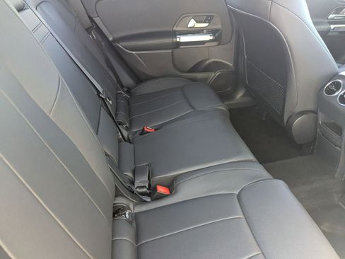 Used 2021 Mercedes-Benz GLB 250 4MATIC image 15