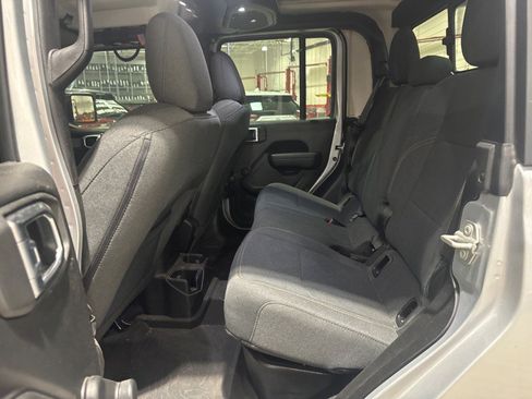 Used 2024 Jeep Gladiator Sport AWD/4WD image 8