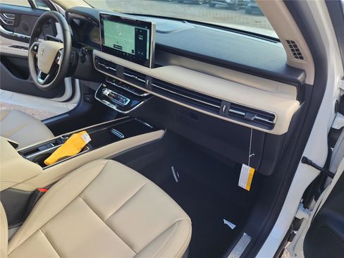 New 2026 Lincoln Corsair Premiere image 24