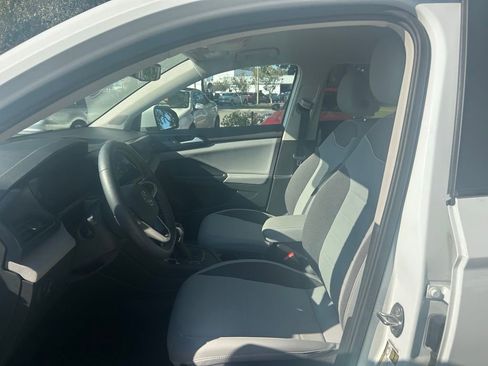 Used 2023 Volkswagen Taos SE image 9