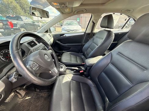 Used 2013 Volkswagen Jetta SE FWD image 10