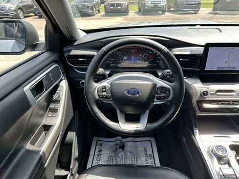 Used 2022 Ford Explorer XLT w/ Equipment Group 202A AWD/4WD image 13