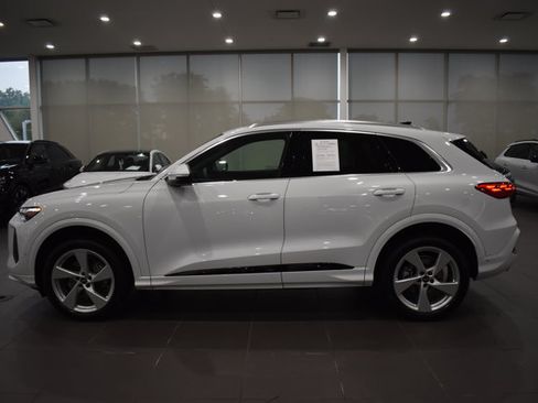 Used 2025 Audi Q5 Premium Plus w/ Premium Plus AWD/4WD image 4