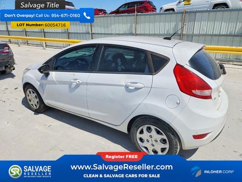 Used 2013 Ford Fiesta SE FWD image 3