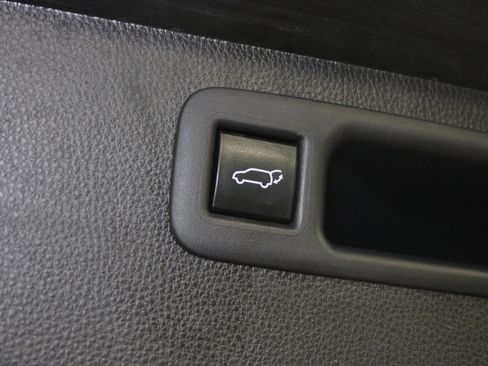 Used 2022 Toyota Highlander XLE AWD/4WD image 15