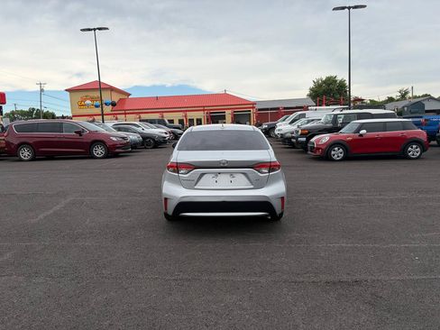 Used 2021 Toyota Corolla LE FWD image 4