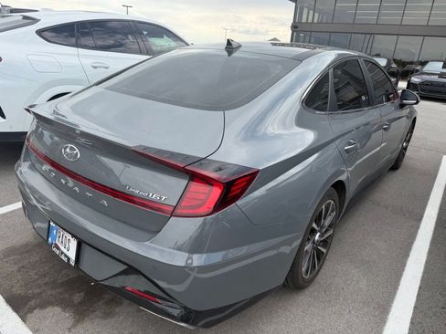 Used 2021 Hyundai Sonata Limited w/ Preferred Accessory Package FWD image 3