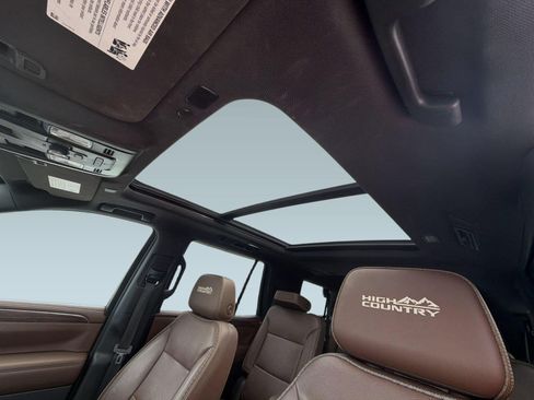Used 2021 Chevrolet Tahoe High Country w/ Premium Package RWD image 23
