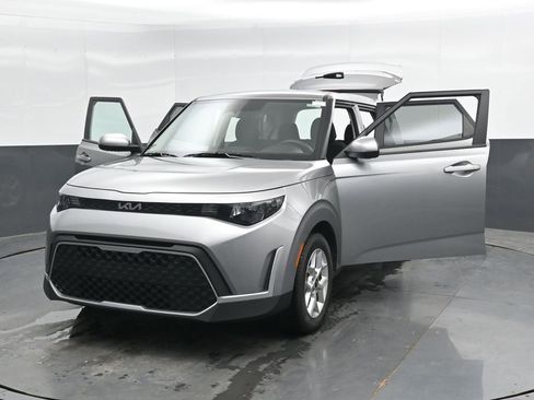 Used 2025 Kia Soul LX w/ LX Technology Package FWD image 47
