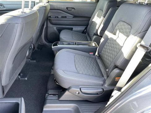 New 2025 Nissan Pathfinder SV image 7