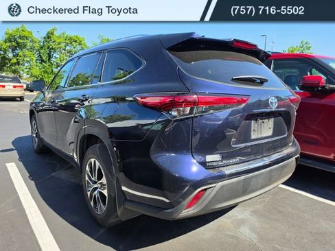 Used 2021 Toyota Highlander XLE AWD/4WD image 4