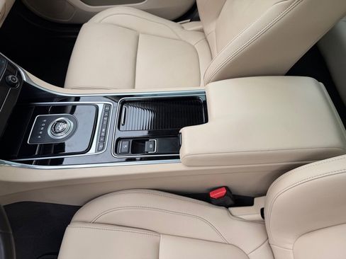 Used 2018 Jaguar XF Premium image 13