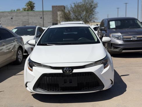 Used 2020 Toyota Corolla LE FWD image 3