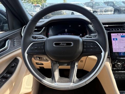 Used 2025 Jeep Grand Cherokee L Limited RWD image 17