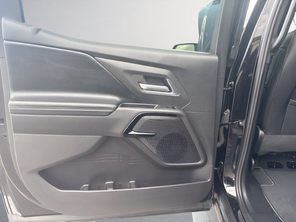 Used 2025 Chevrolet Silverado EV LT AWD/4WD image 27