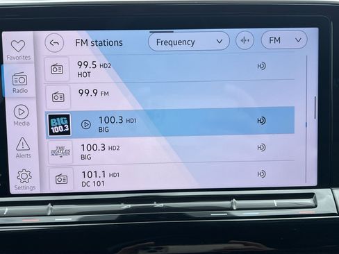 Used 2024 Volkswagen Atlas SE image 18