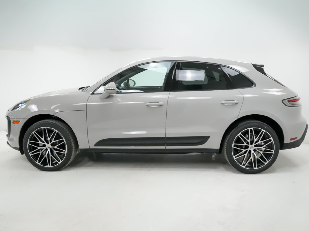 Used 2026 Porsche Macan AWD/4WD image 2