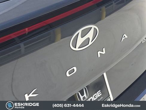 Used 2025 Hyundai Kona Limited FWD image 11