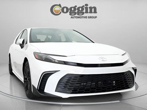 Used 2026 Toyota Camry SE w/ Multimedia Upgrade Package FWD image 30
