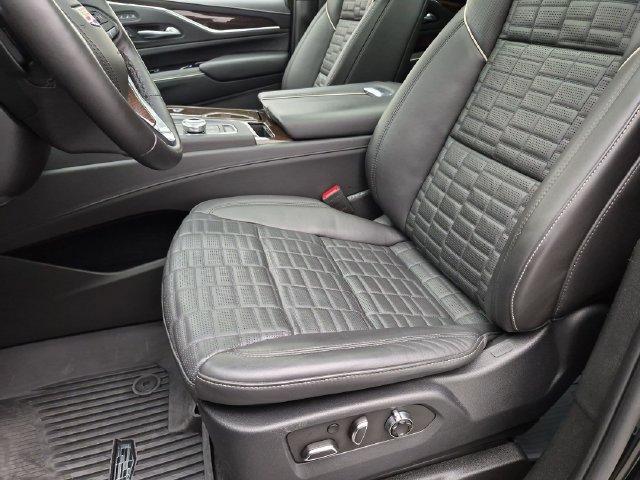Certified 2023 Cadillac Escalade Sport Platinum w/ LPO, ONYX Package AWD/4WD image 21