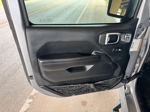 Used 2018 Jeep Wrangler Unlimited Sport S AWD/4WD image 11