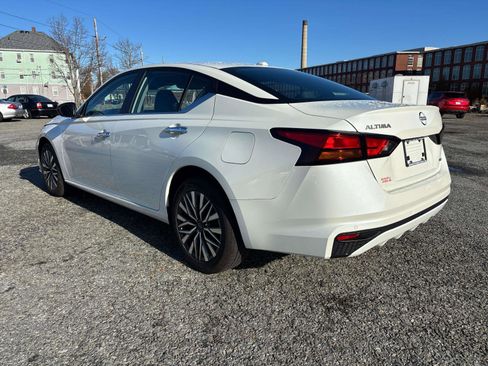 Used 2024 Nissan Altima 2.5 SV image 7