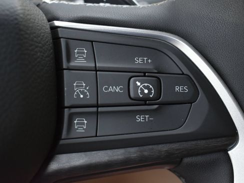 Used 2024 Jeep Grand Cherokee Limited AWD/4WD image 21