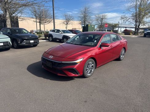 Certified 2024 Hyundai Elantra SEL FWD image 1