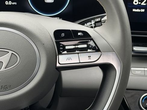 Used 2025 Hyundai Elantra SEL image 13