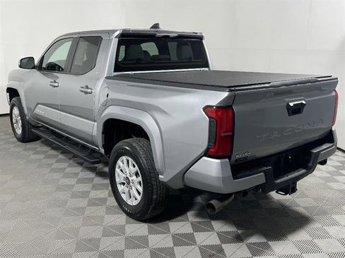 Used 2025 Toyota Tacoma SR5 AWD/4WD image 5