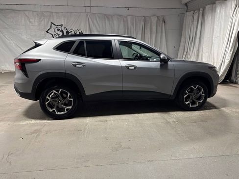 Used 2025 Chevrolet Trax LT w/ LT Convenience Package FWD image 34