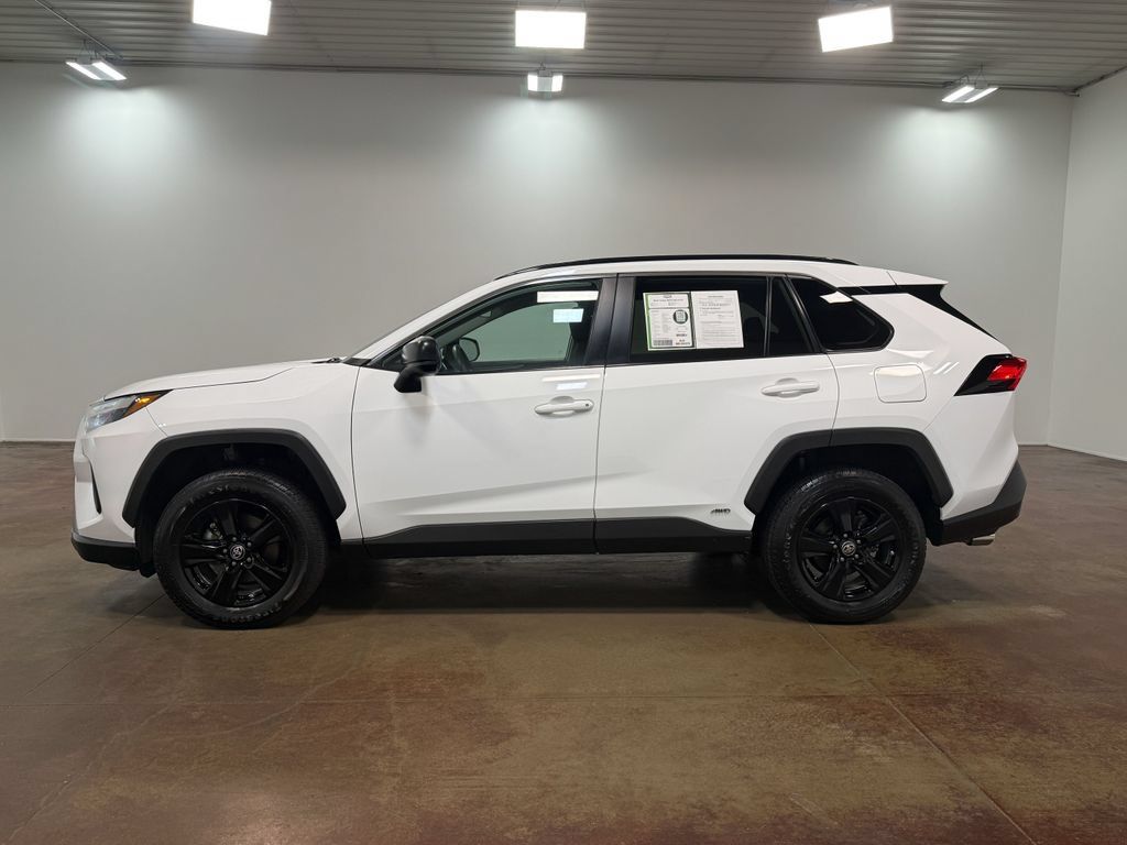 Used 2023 Toyota RAV4 LE AWD/4WD image 27
