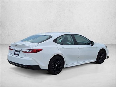 Used 2025 Toyota Camry SE FWD image 5