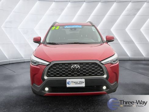 Used 2022 Toyota Corolla Cross XLE w/ Convenience Package image 8