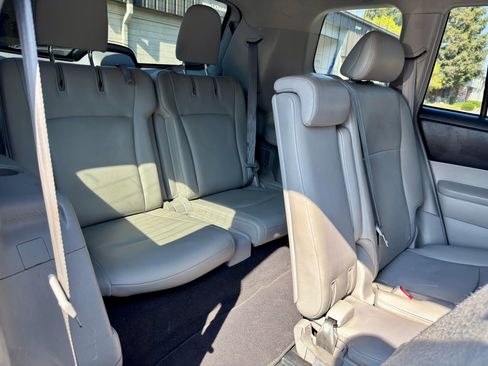 Used 2012 Toyota Highlander SE w/ Tow Pkg image 14