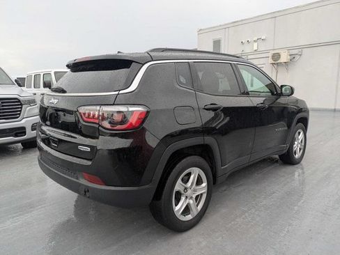 Used 2023 Jeep Compass Latitude w/ Sun and Sound Group AWD/4WD image 3