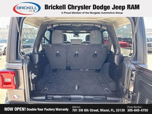 Used 2025 Jeep Wrangler Unlimited Rubicon AWD/4WD image 13