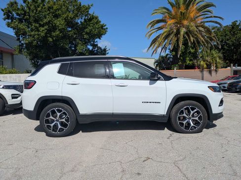 Used 2025 Jeep Compass Limited AWD/4WD image 4