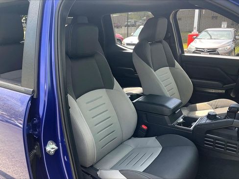 Used 2025 Toyota Tacoma TRD Off-Road image 9