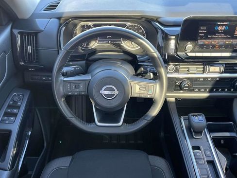 Used 2024 Nissan Pathfinder SV w/ SV Premium Package image 19