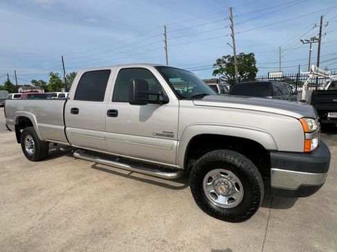 Used 2006 Chevrolet Silverado 2500 LT w/ Heavy-Duty Power Package RWD image 10