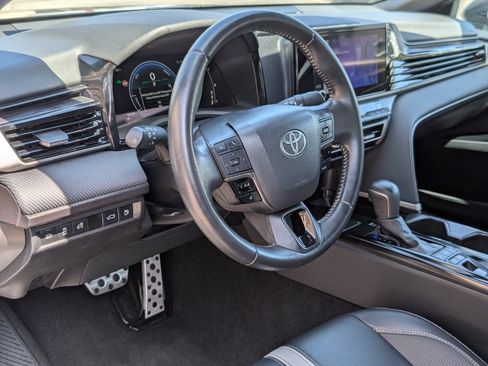 Used 2025 Toyota Camry SE FWD image 14