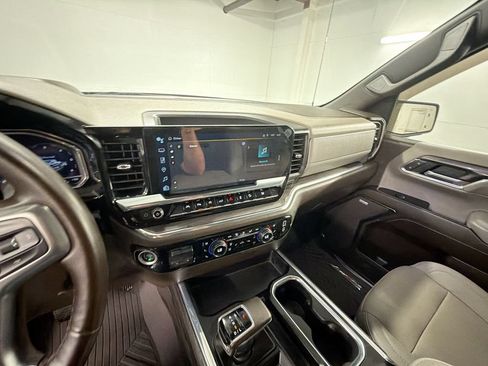 Used 2024 Chevrolet Silverado 1500 LTZ AWD/4WD image 18