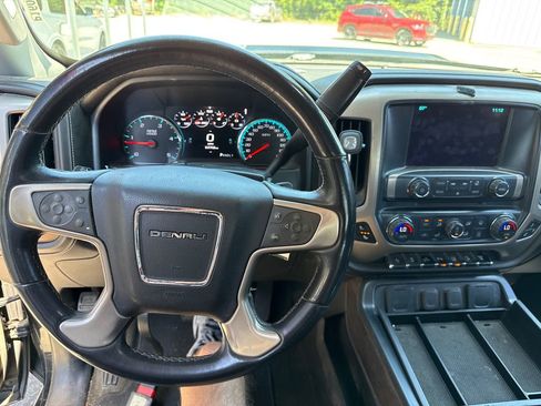 Used 2017 GMC Sierra 2500 Denali w/ Duramax Plus Package AWD/4WD image 12