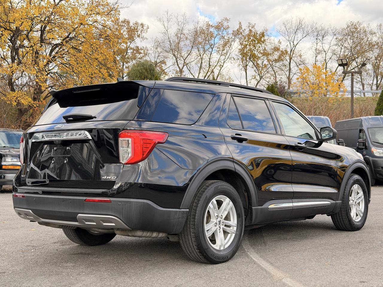 Used 2022 Ford Explorer XLT w/ Equipment Group 202A AWD/4WD image 5