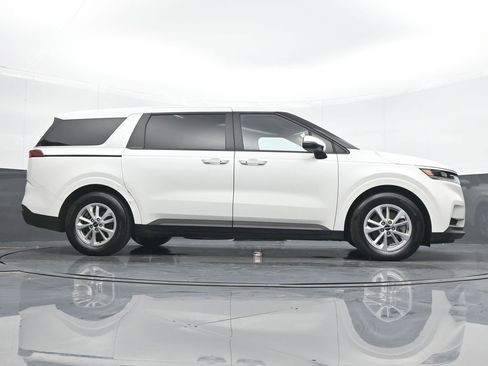 Used 2024 Kia Carnival LX FWD image 22
