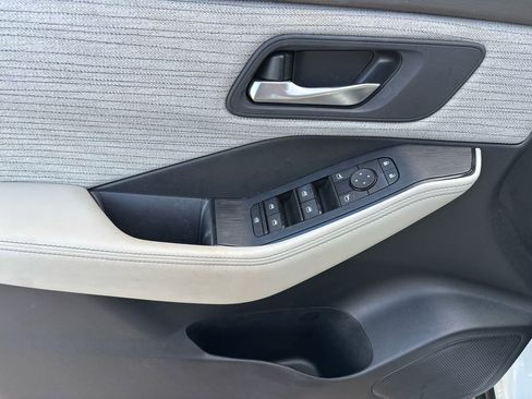 Used 2023 Nissan Rogue SV image 19