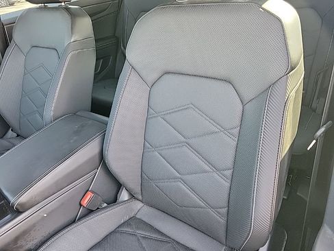 Used 2024 Volkswagen Atlas Cross Sport SE image 12